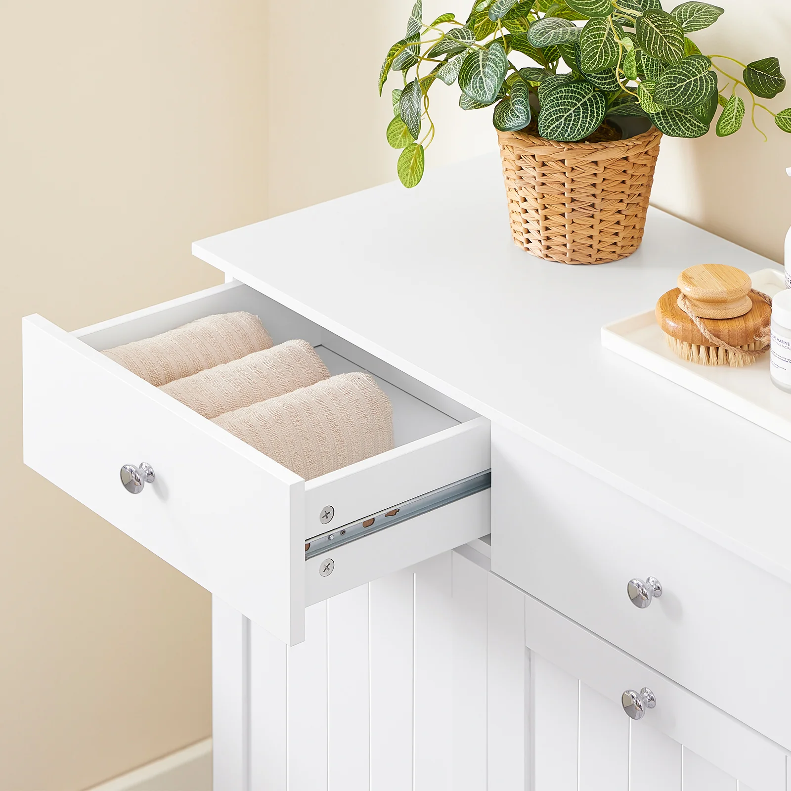 SoBuy BZR33-II-W Badkamerkast met Wasmand – Opbergkast met 2 Lades & 2 Waszakken van 45L – Stevige Houten Wasmandkast, Scandinavisch Design, Wit, 78x38x90cm - Image 5