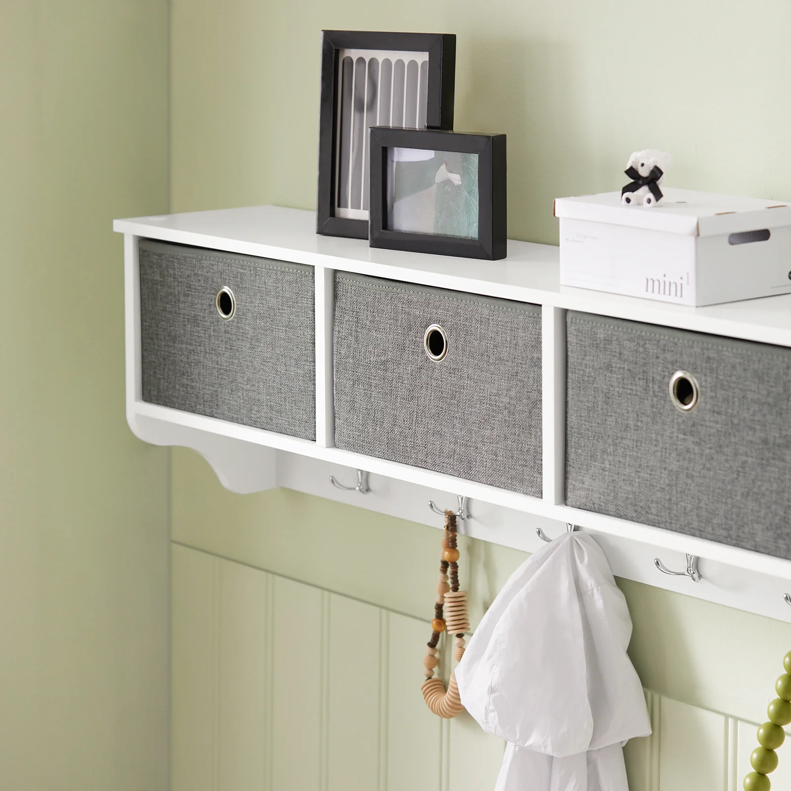 SoBuy FRG282-W Wandkapstok met 5 Haken en 3 Mandjes – Wandkapstok van Hout, Halmeubel met Plank – Hangende Kapstok voor Slaapkamer, Woonkamer, Badkamer – Wit 100x20x30cm - Image 11