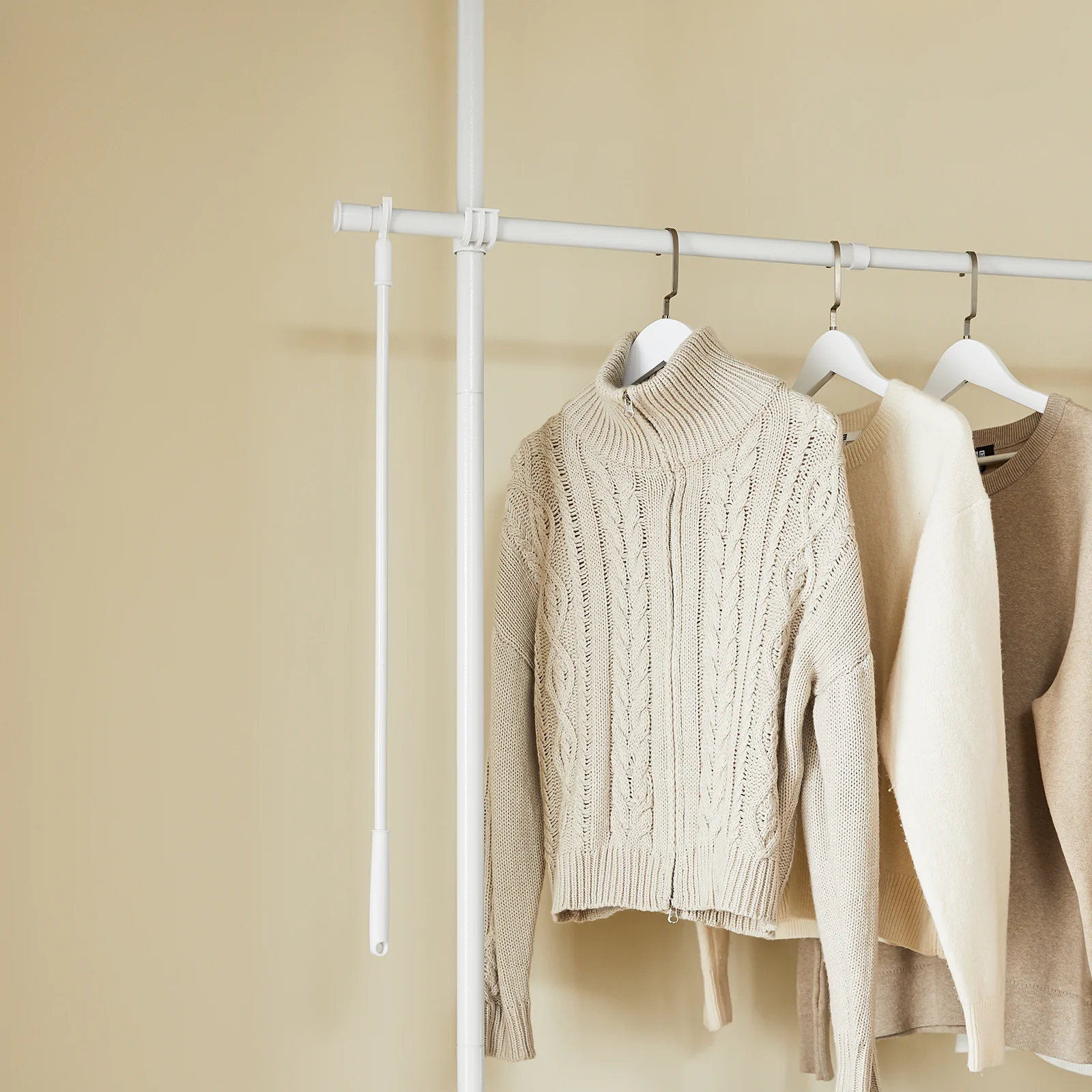 SoBuy KLS03-II-W Stevige Uitschuifbare Kledingstang – Verstelbare Open Garderobe met Hangerstangen, Kapstok voor Slaapkamer/Dressing – Wit - Image 13