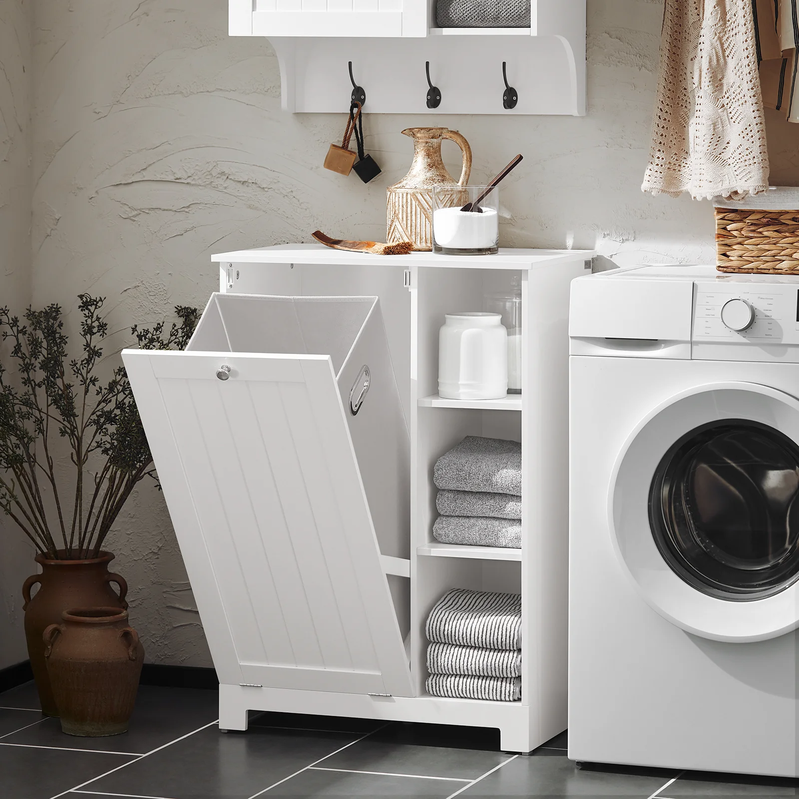 SoBuy BZR105-W Badkamerkast met Wasmand – Compacte Onderkast met Hangend Wasmandje en 3 Open Planken, Witte Houten Opbergkast, 60x37x86 cm - Image 3