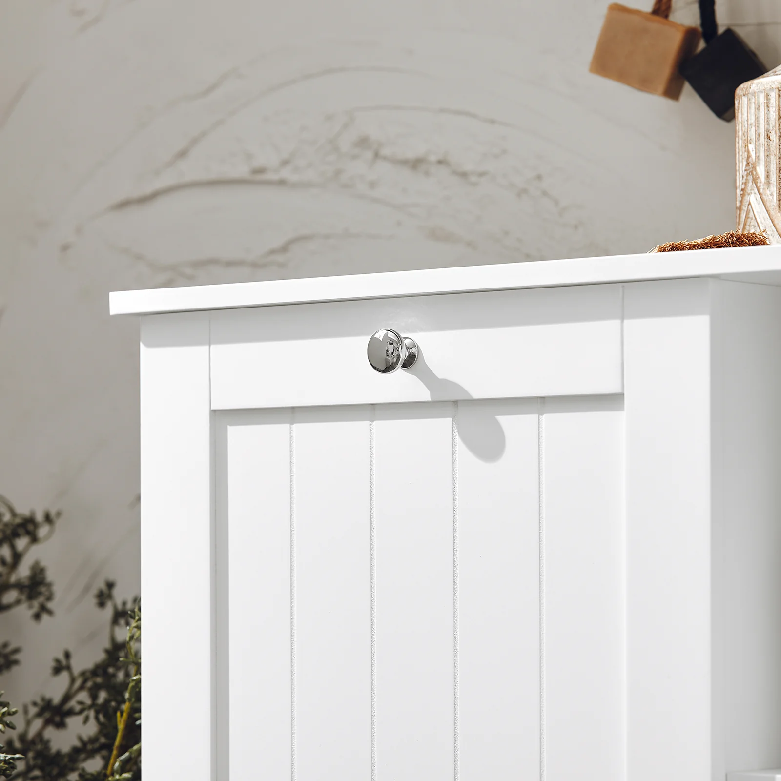 SoBuy BZR105-W Badkamerkast met Wasmand – Compacte Onderkast met Hangend Wasmandje en 3 Open Planken, Witte Houten Opbergkast, 60x37x86 cm - Image 7