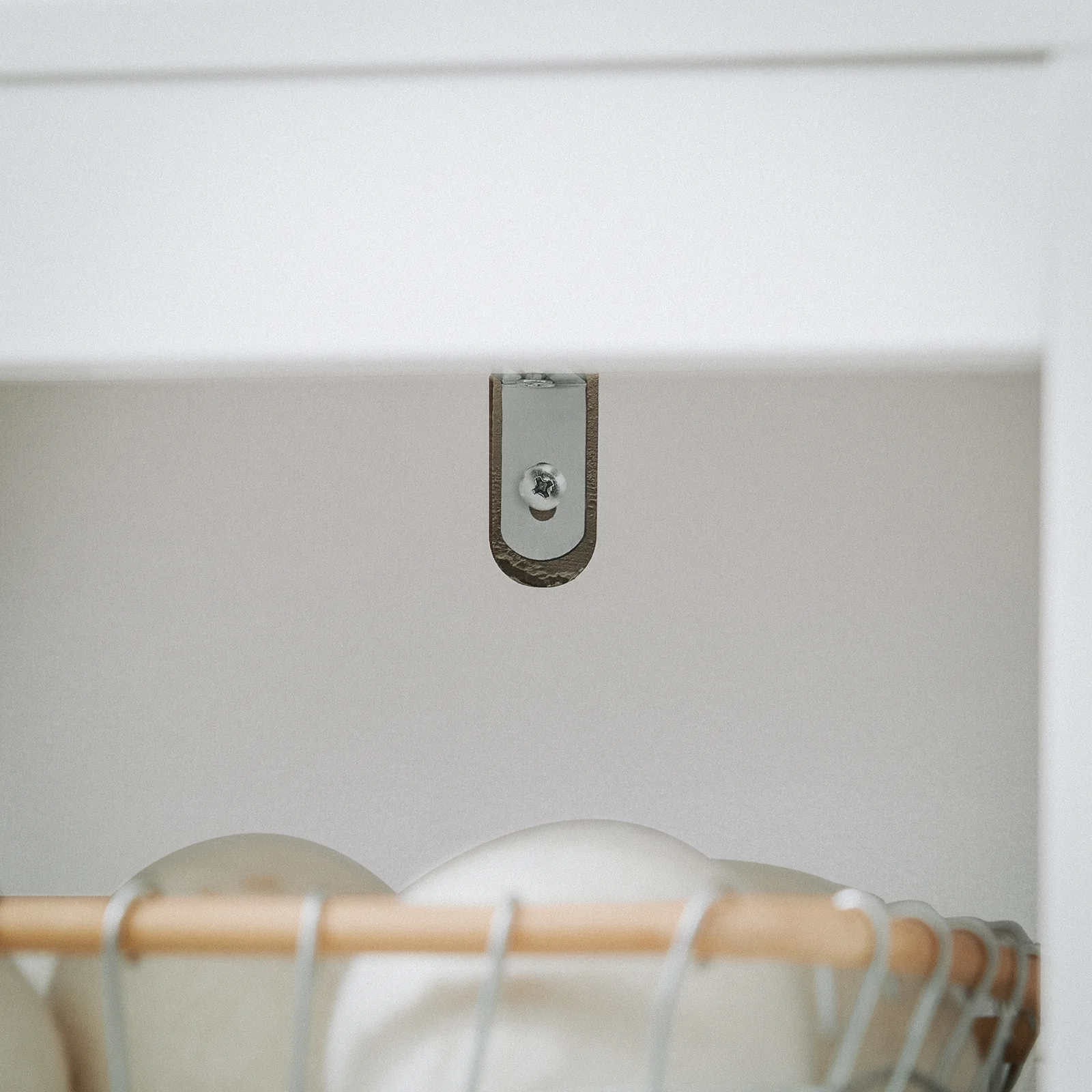 SoBuy BZR122-W Badkamerkast, Lage Kast, Smal Badkamerkastje, Badkamermeubel met 1 Kantelbare Wasmand - Image 12