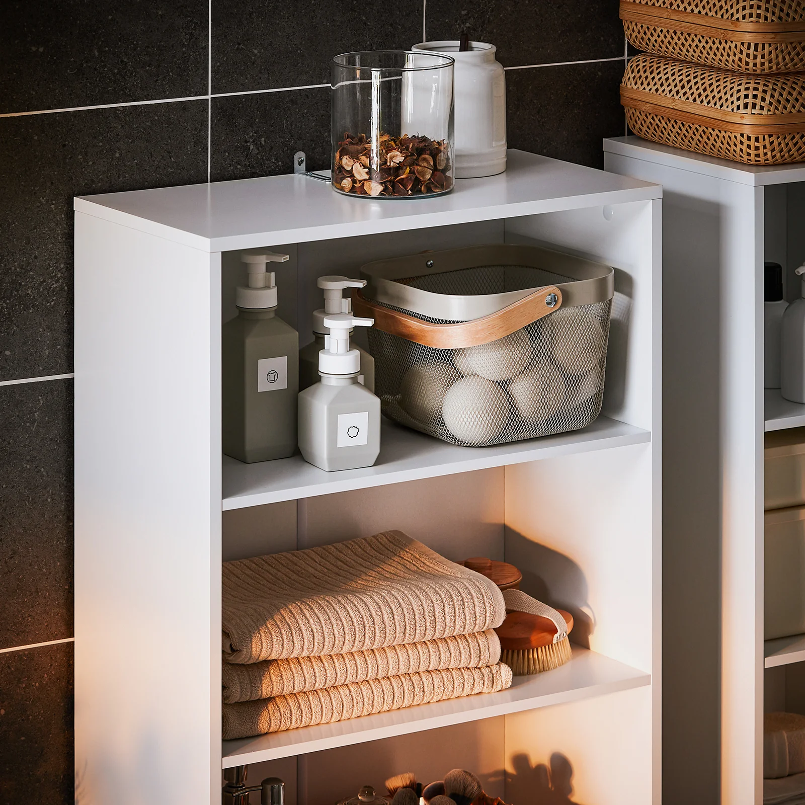 SoBuy BZR155-W Smalle Badkamerkast met Wasmand – Hoge Opbergkast voor Badkamer & WC – Wit 60×30×171 cm - Image 10