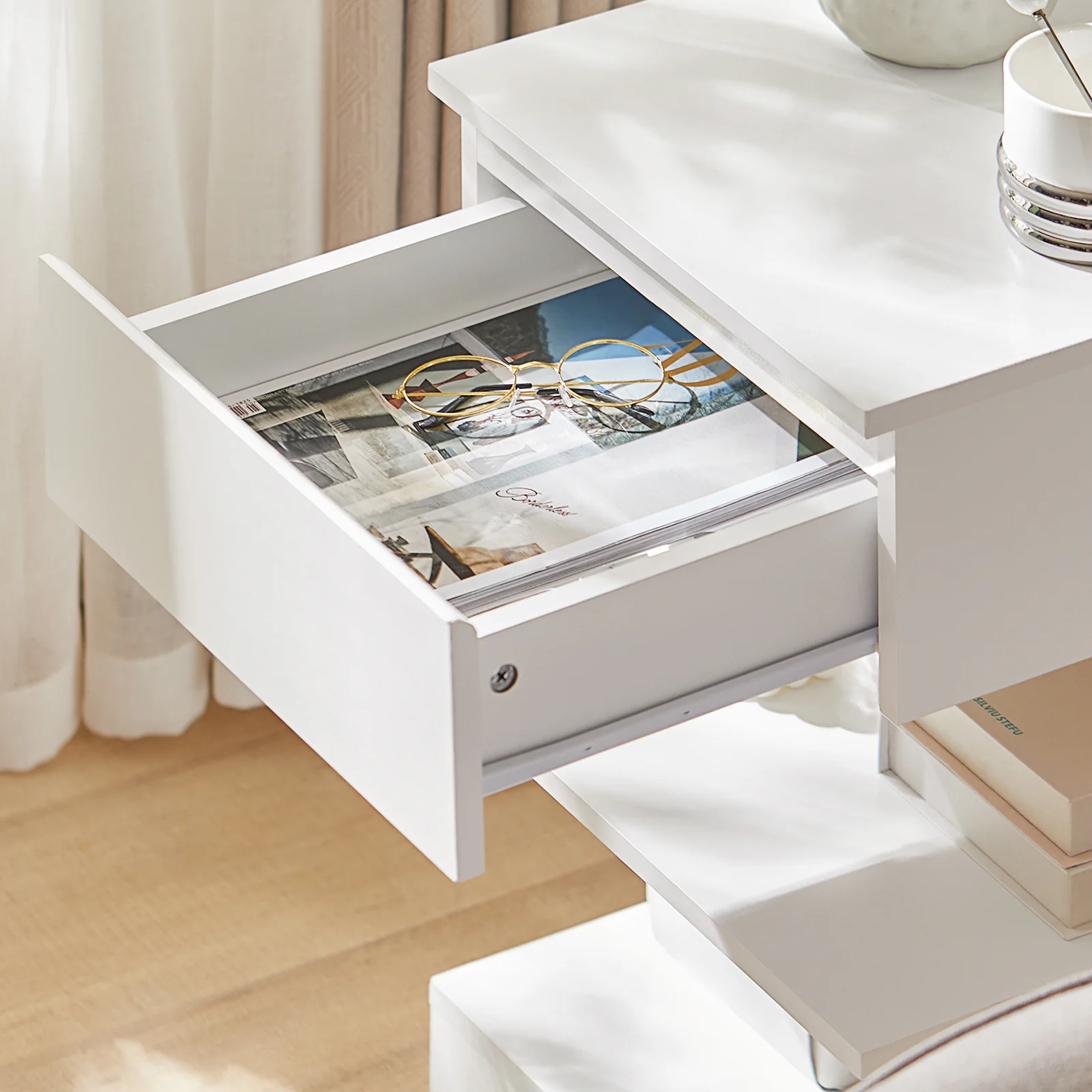 SoBuy FBT49-Wx2 Set van 2 Nachtkastjes met Lade & 2 Open Planken – Modern Bijzettafeltje voor Slaapkamer – Wit 39×39×65 cm - Image 10